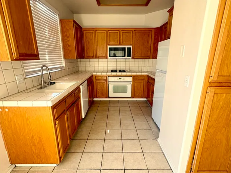 5808 W Fir Ave — Photo 4