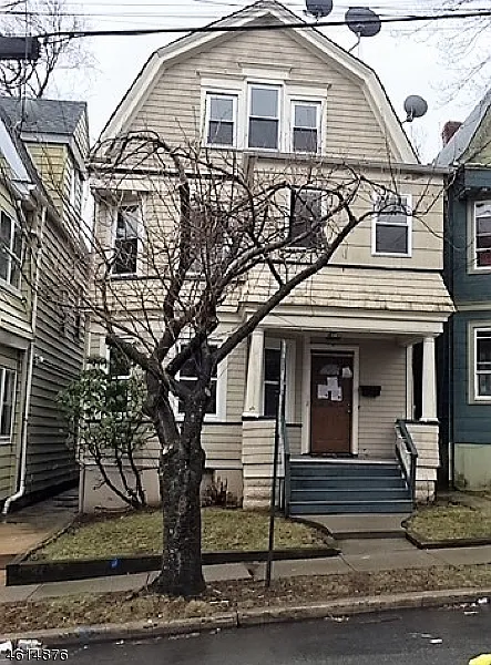 18 Elm St photo 1