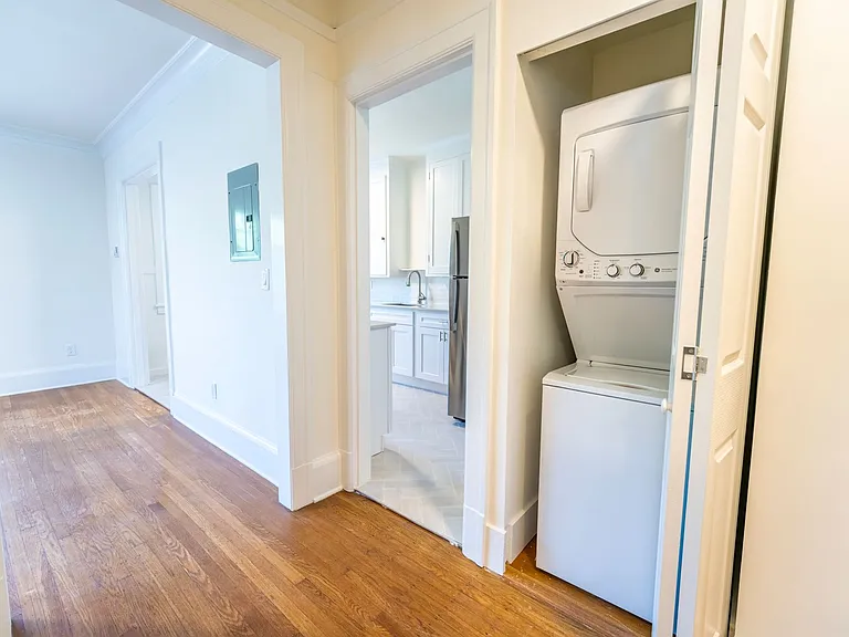 The Roy Vue Apartments — Photo 4