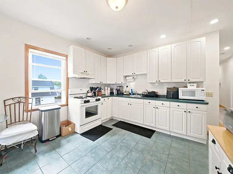 10 Cliff St #3 — Photo 10
