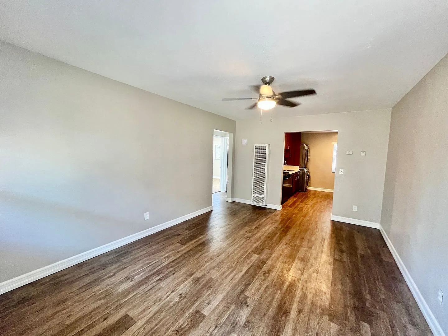 Spacious Modern 2 Bedroom with In Unit Laundry Close to SDSU — Photo 3