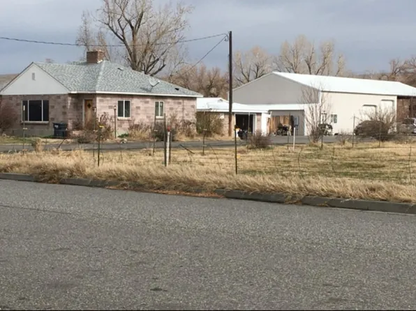 1008 E 7th St, Benton City, WA 99320
