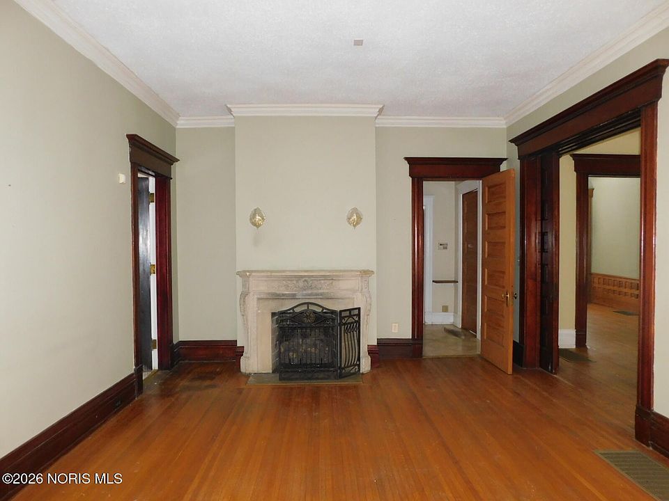 13th image of 2032 Robinwood Ave