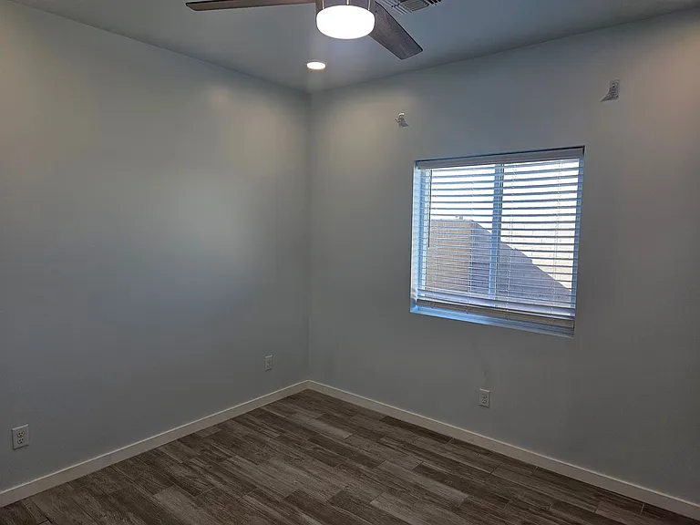 1598 N 9th Ave — Photo 33