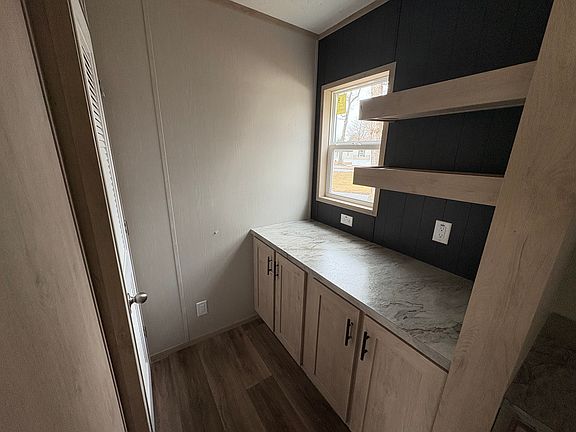 4th image of 25 White Oak Ct