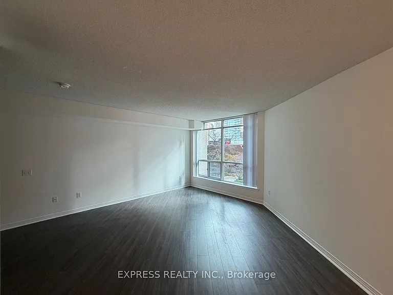 942 Yonge St #207 — Photo 4