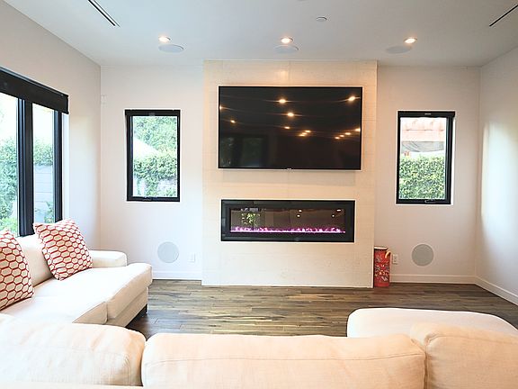 2nd image of 845 N Crescent Heights Blvd