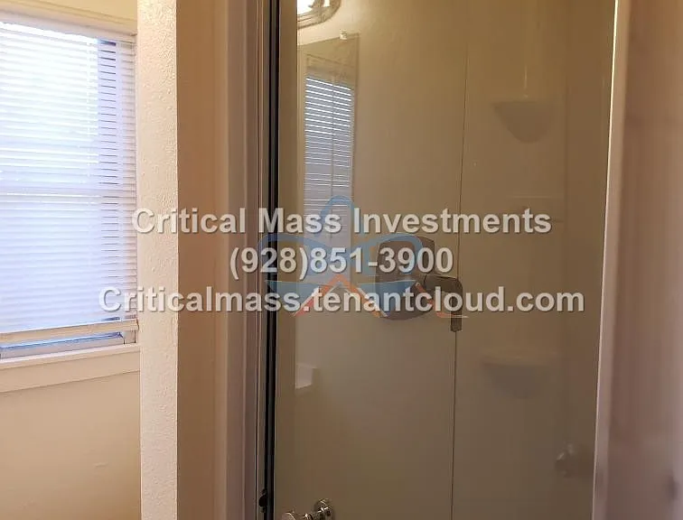405 W Oak St #G — Photo 8