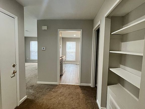 4th image of 300 Neely Ave #4D