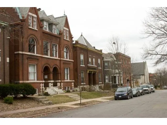3658 Russell Blvd APT B photo 1