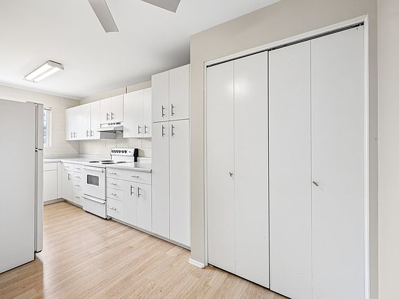5th image of 2180 S Lake St APT 10