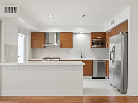 5th image of 11715 Goshen Ave Unit 302