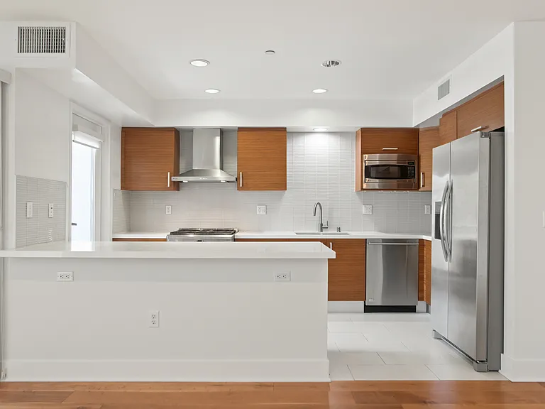 11715 Goshen Ave #302 — Photo 5