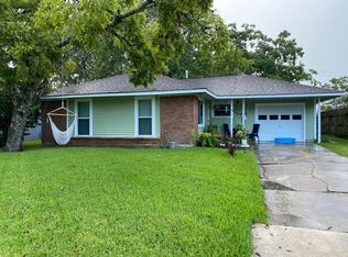 121 S Yaupon St, Lake Jackson, TX 77566