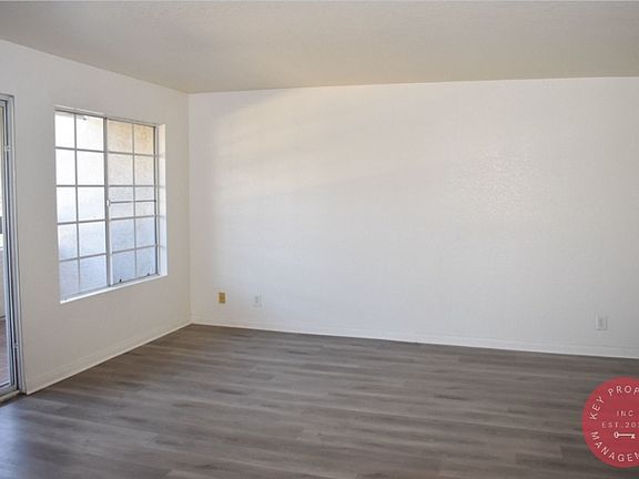 4th image of 7561 La Jolla Blvd