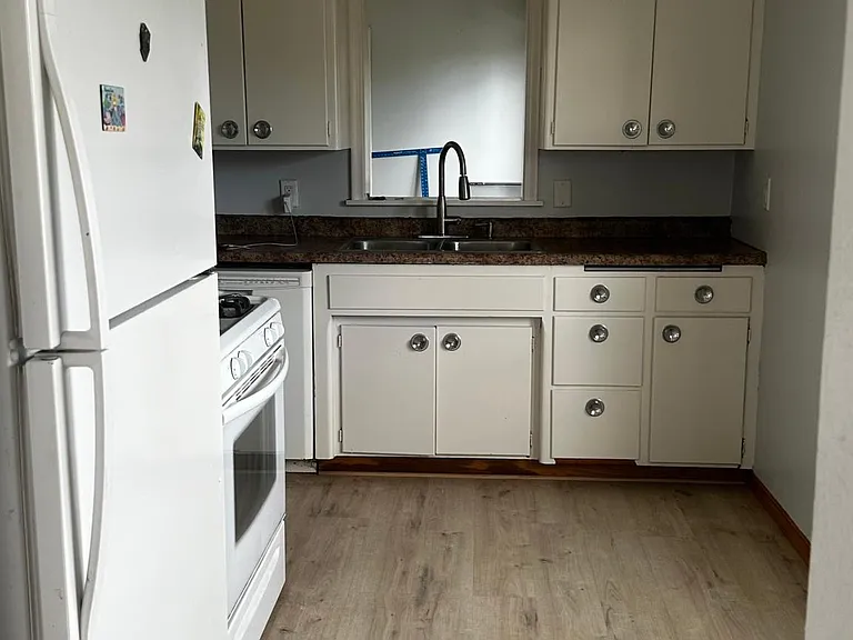 377 Rose Ave E — Photo 1