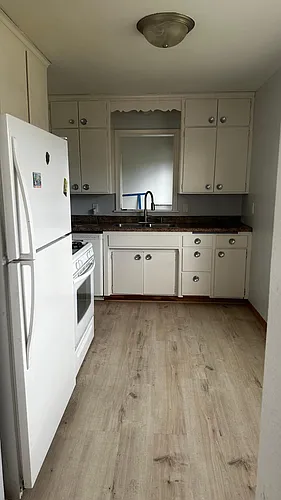 377 Rose Ave E Photo 1