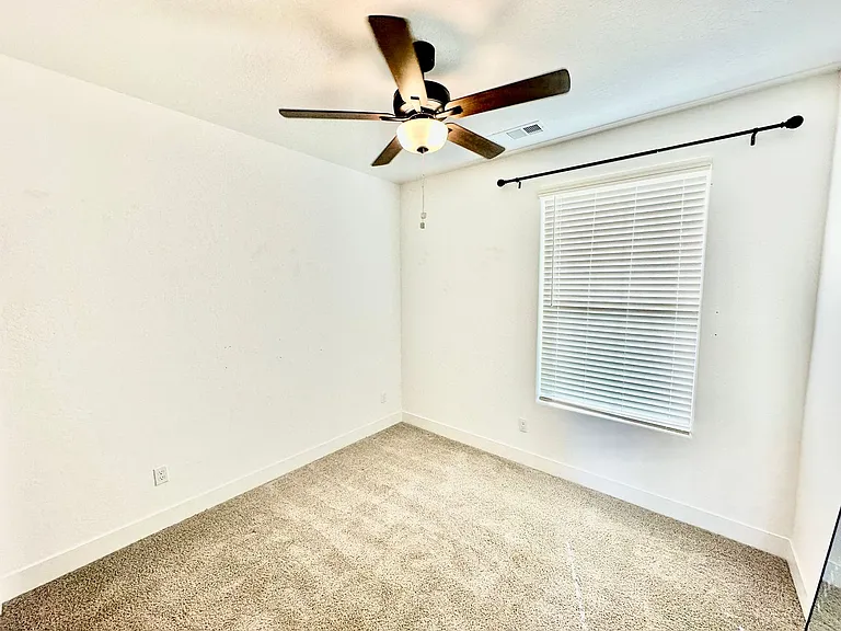 580 N Adler Ln — Photo 17