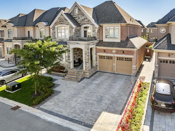 10 Erintown Cres, Brampton, ON L6P 4H2