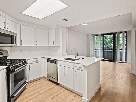 2nd image of 901 N Pollard St APT 1013