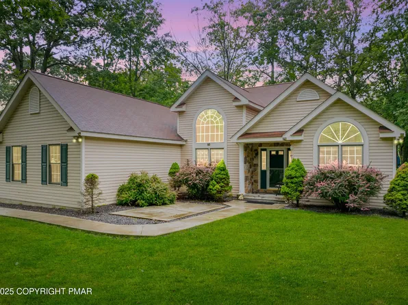 212 Withywindle Way, Tamiment, PA 18371