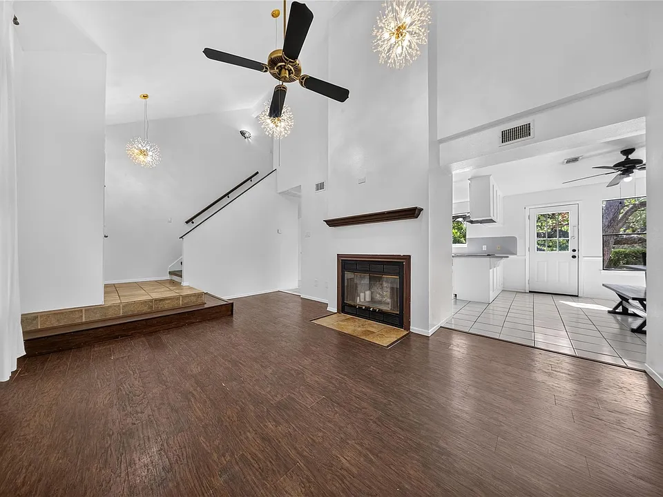 105 N Summit Ridge Dr