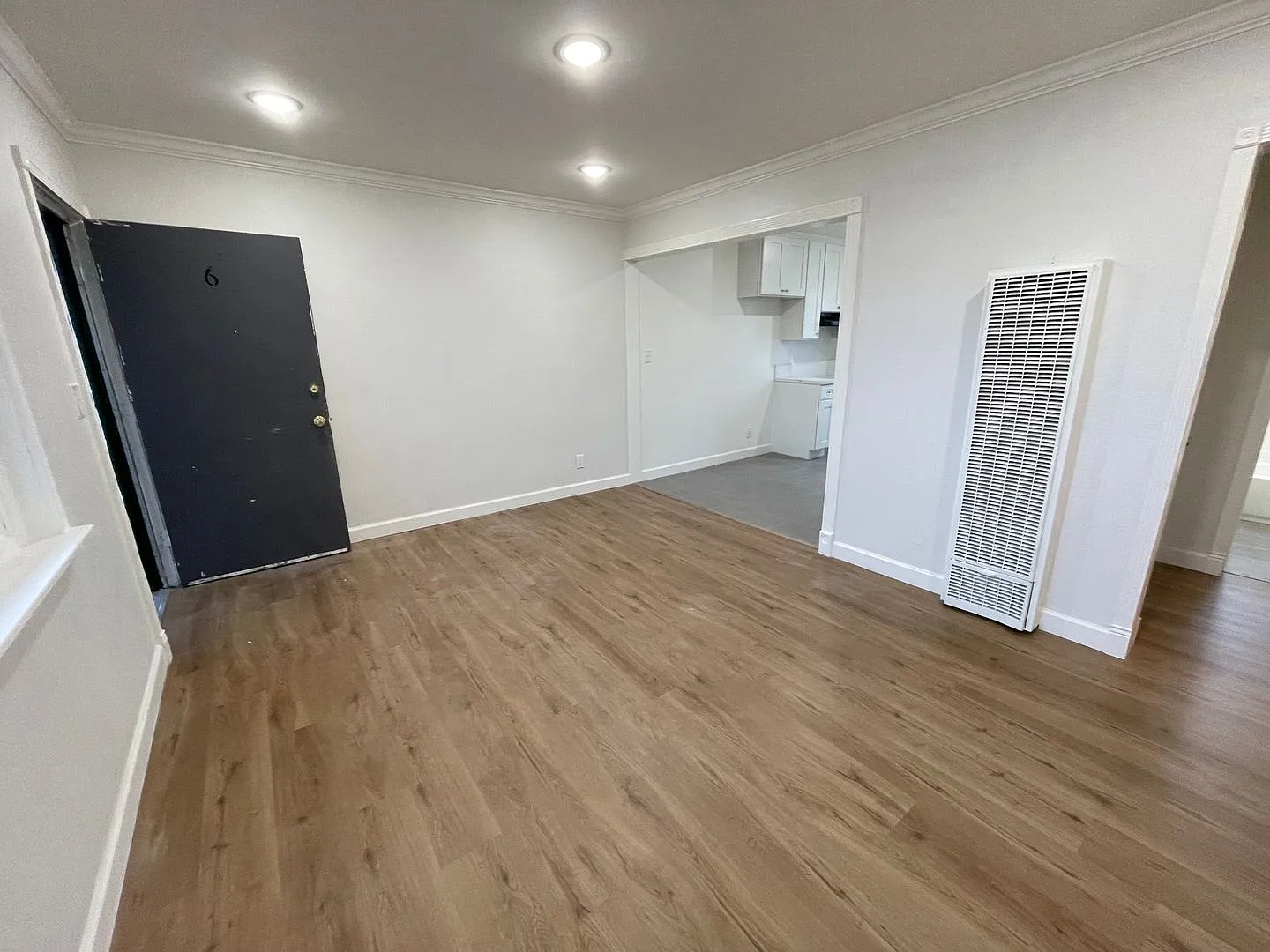 2 bed, 650 sqft, $2,100 — Photo 3