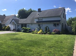 44 Robin Ln, Levittown, NY 11756