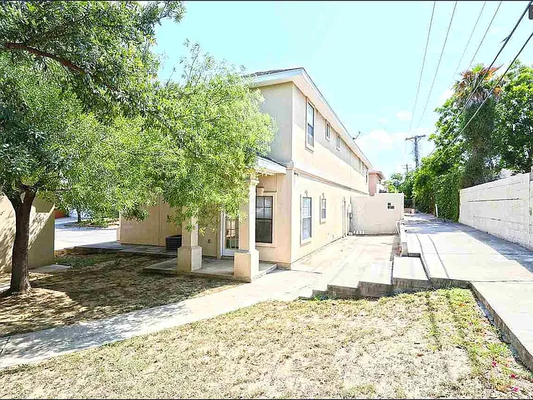 411 Shiloh Dr — Photo 16