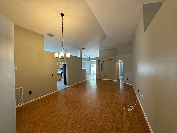 2nd image of 130 Wheatfield Cir