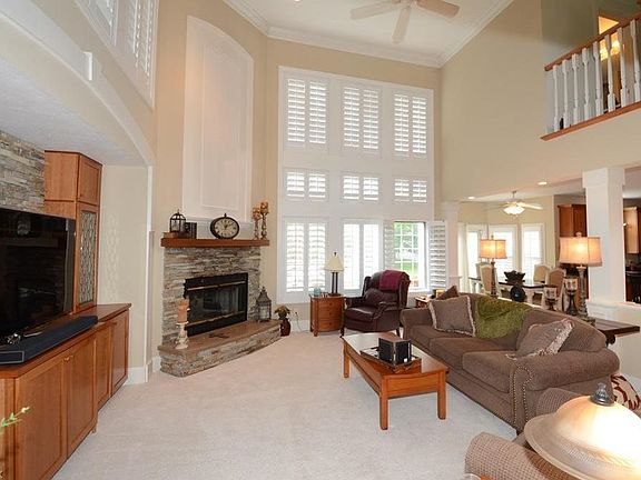 3rd image of 7915 Windridge Dr