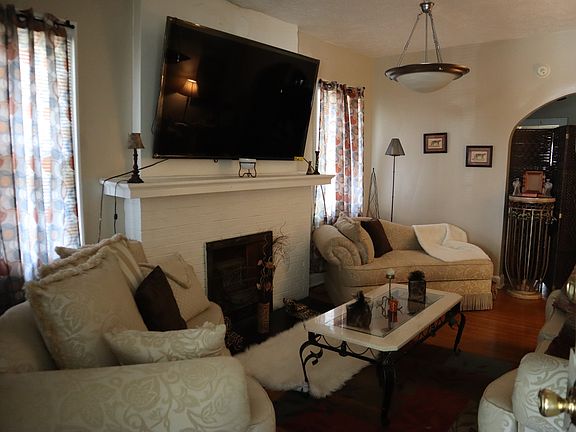 5th image of 415 Bernard Ave