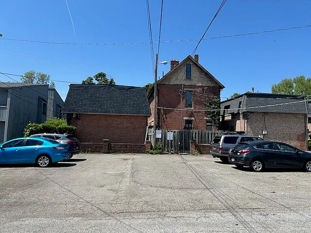 1360 Highland St #F — Photo 5
