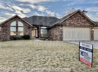 425 Sage Brush Rd, Yukon, OK 73099