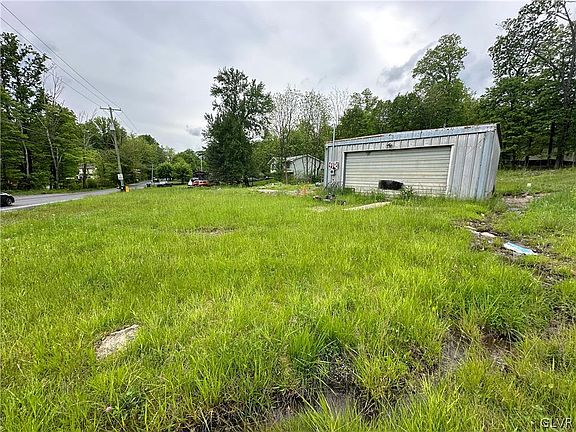 2nd image of 300 Lake Minsi Dr