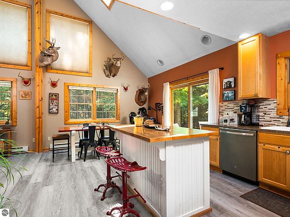 5th image of 16862 Healy Lake Rd