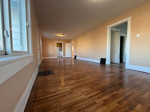 2nd image of 29 W 16th Ave