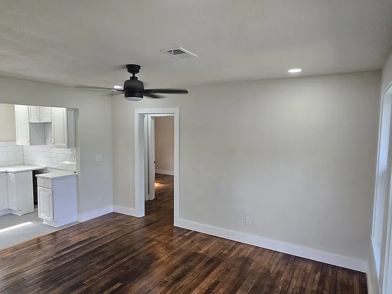 2045 Buckman St — Photo 7