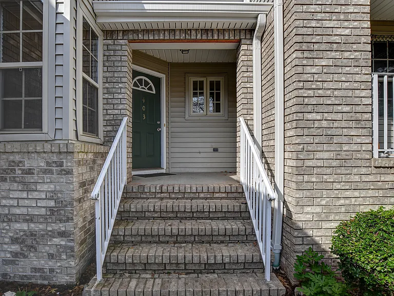403 Taggert Dr — Photo 5