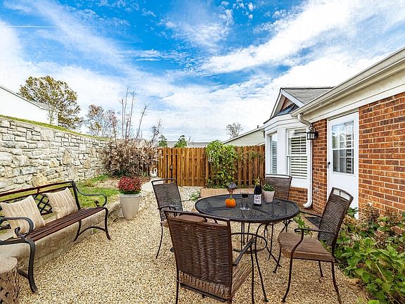 4th image of 260 Cana Cir