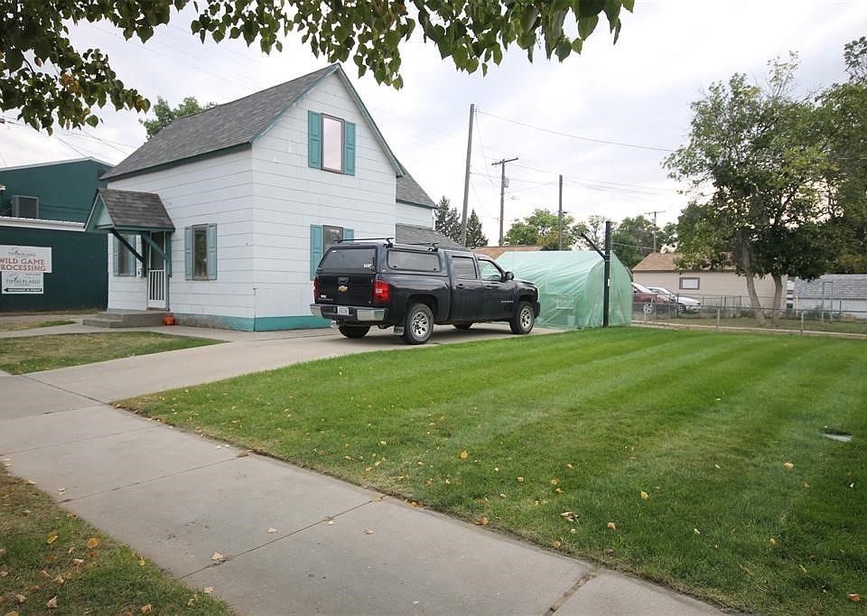 2nd image of 612 14th St N