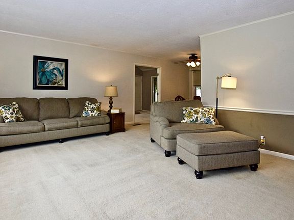 3rd image of 467 Linda Mel Dr