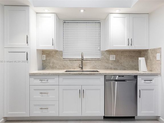 4th image of 1318 Castile Ave