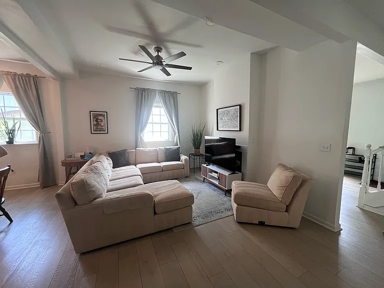 2420 Albion St — Photo 6