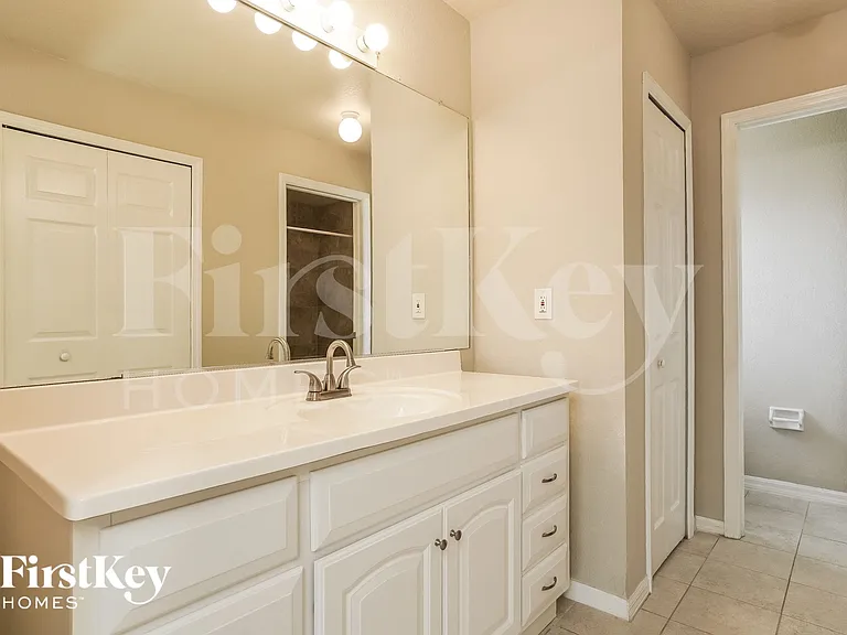 300 SE 16th St — Photo 9