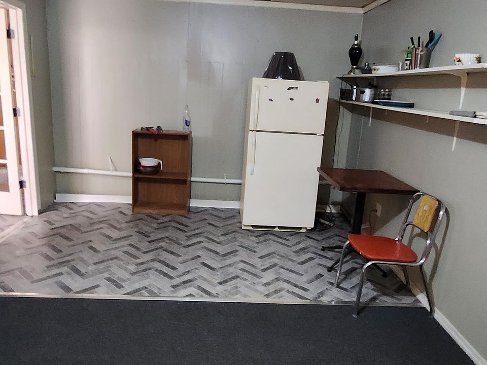 2nd image of 110 1/2 W Wylie Ave #1