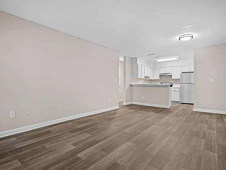 Castle Creek Apartments: Welcome Home to Comfort and Premier Living in Decatur, GA — Photo 13
