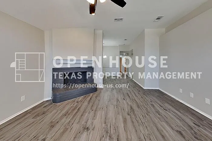 4458 Seven Pines Dr — Photo 4