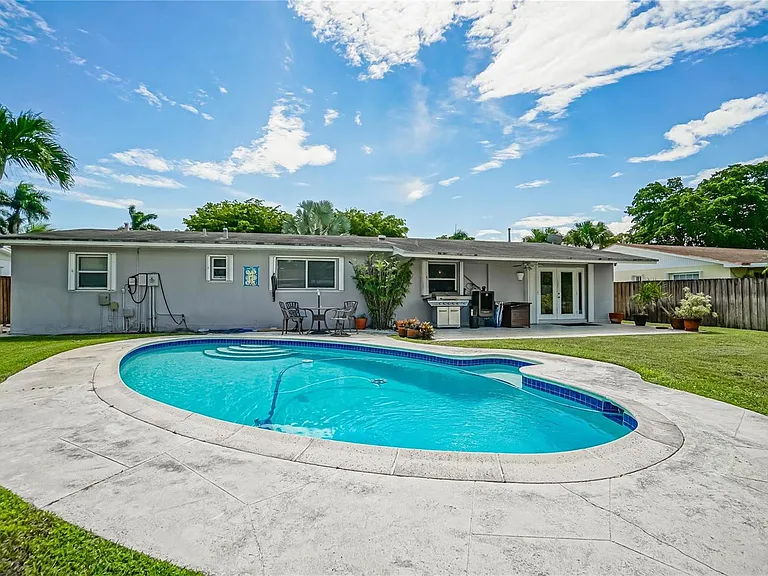 8101 SW 198th St — Photo 5