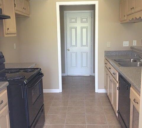 2nd image of 1039 Parkview Cir S